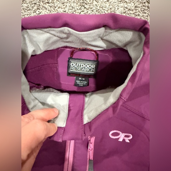 Outdoor research purple shell jacket, women's size medium - Picture 3 of 10